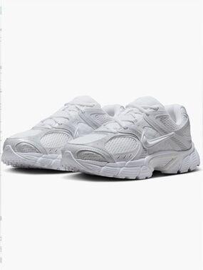 Nike | V5 RNR White Sneakers